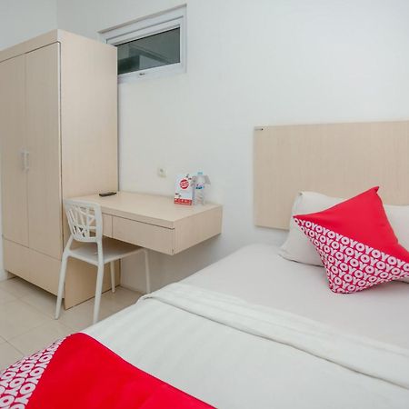 Готель Oyo 850 Lapan Lapan Банджармасін Екстер'єр фото