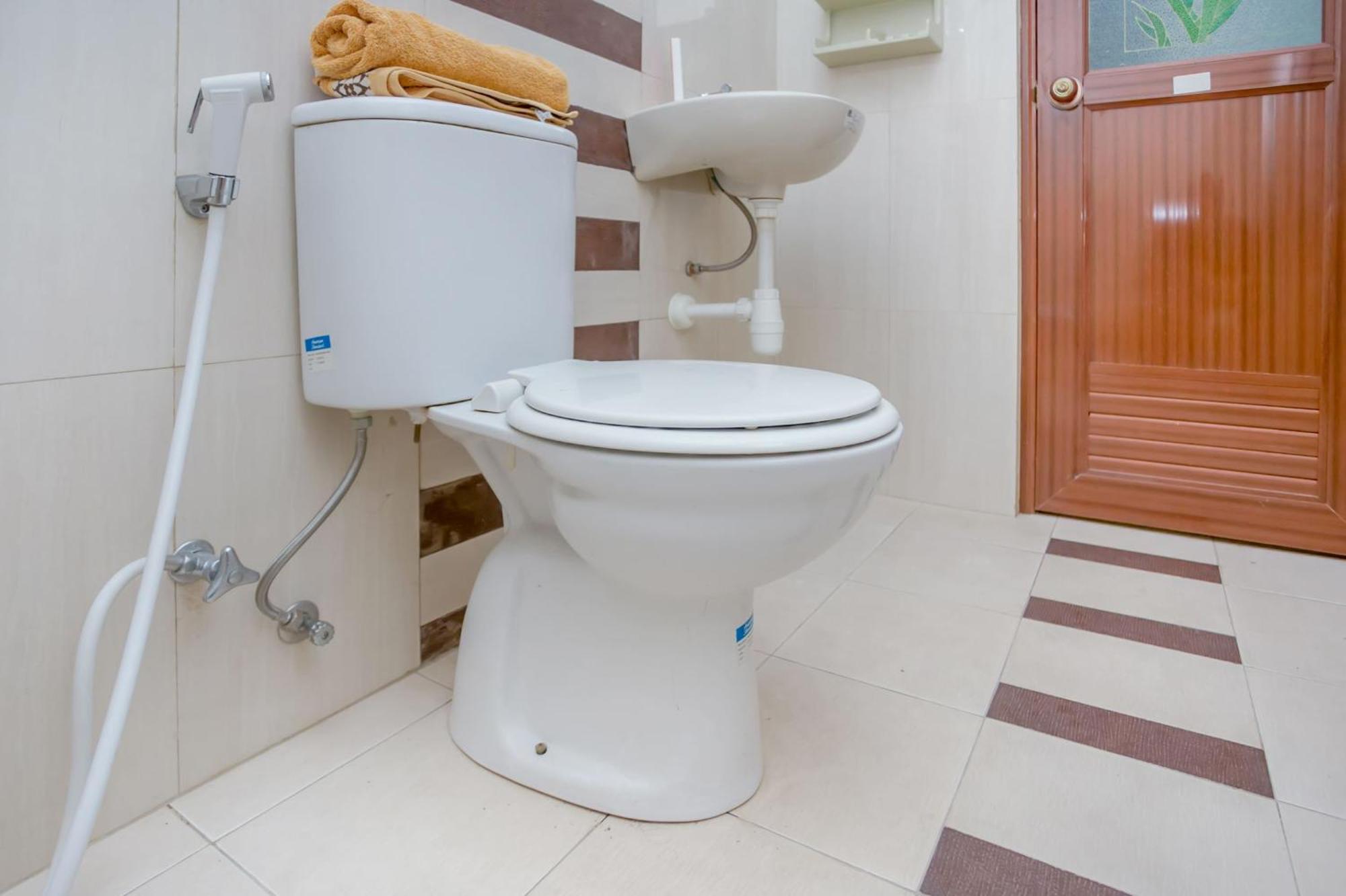 Готель Oyo 850 Lapan Lapan Банджармасін Екстер'єр фото