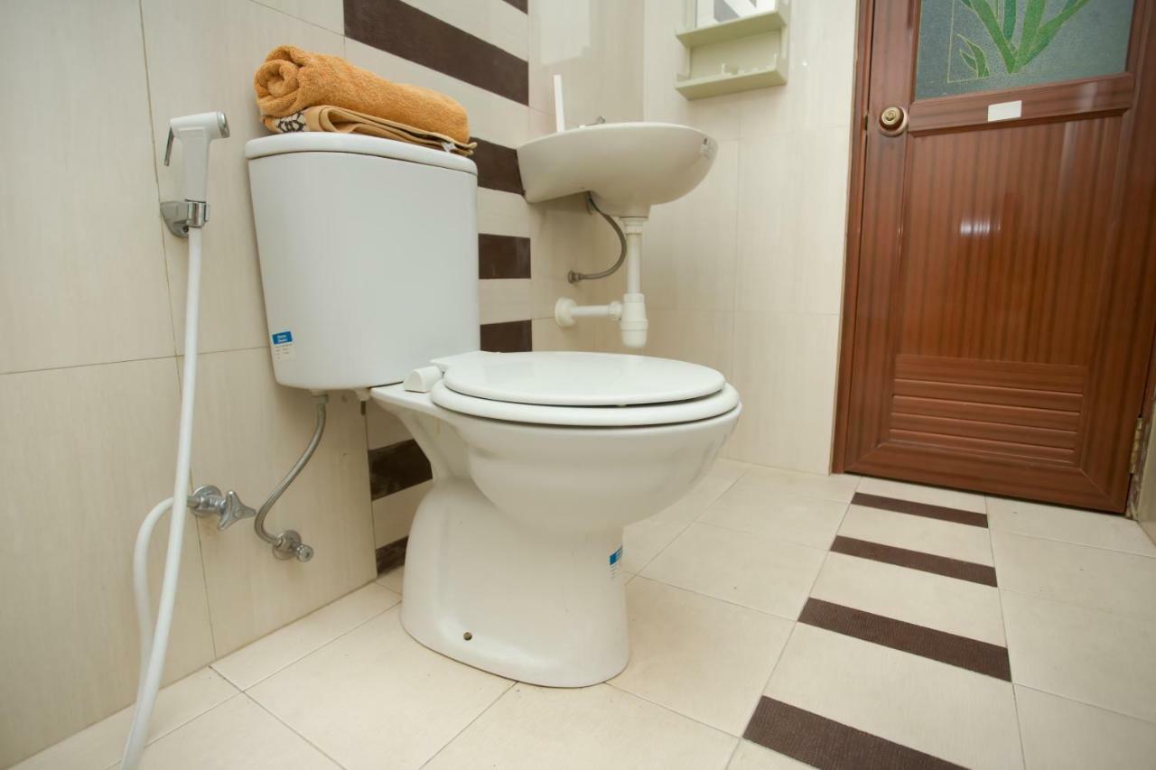 Готель Oyo 850 Lapan Lapan Банджармасін Екстер'єр фото